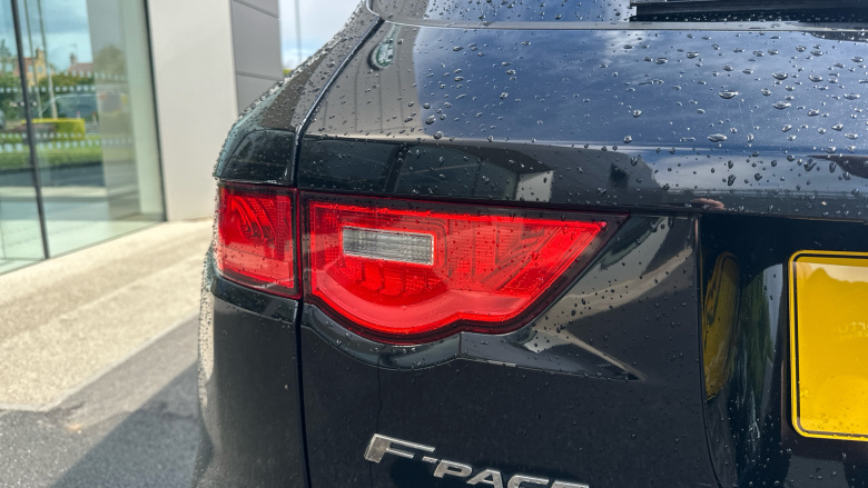 Jaguar F-Pace 2.0d R-Sport 5dr Auto AWD Diesel Estate